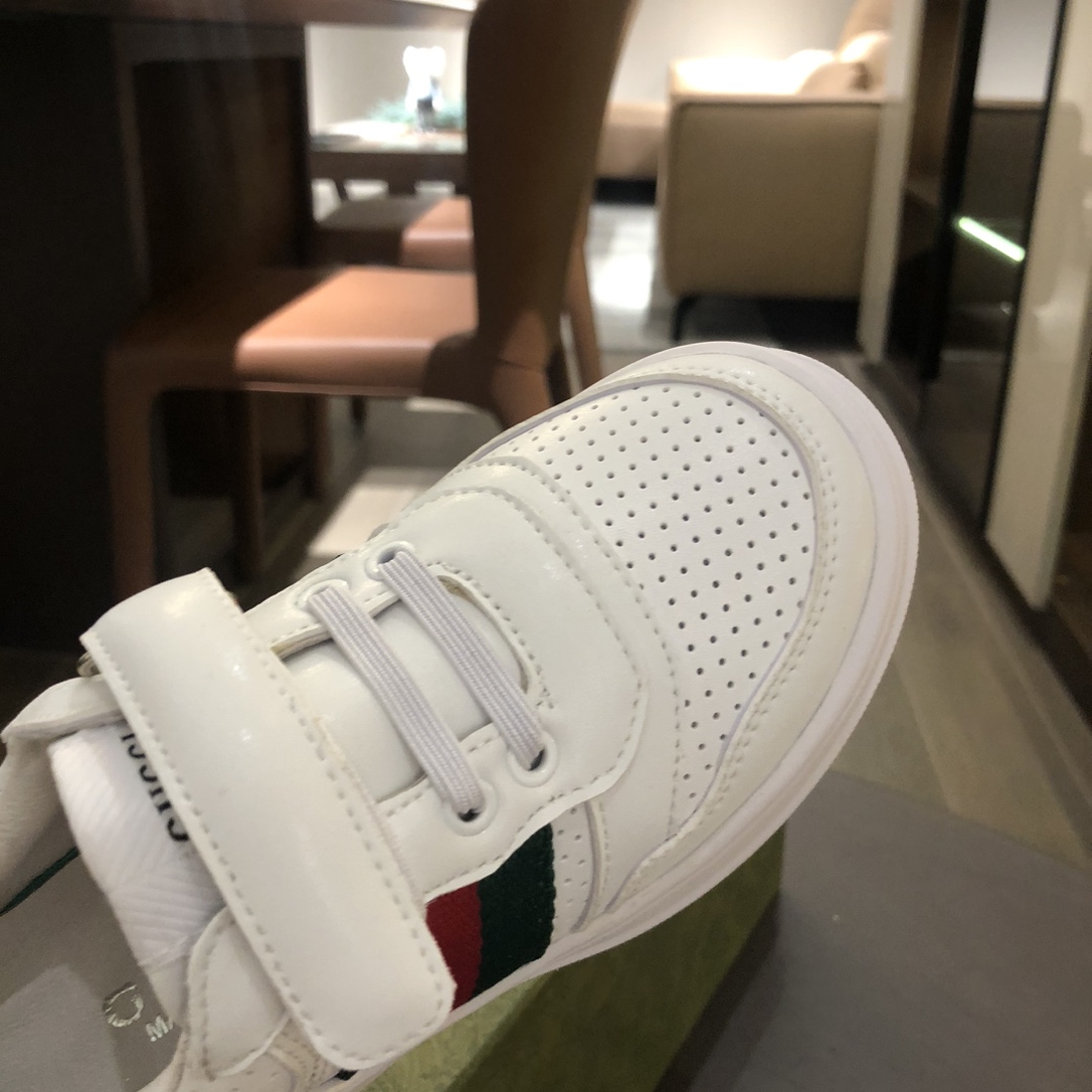 Children's shoes child